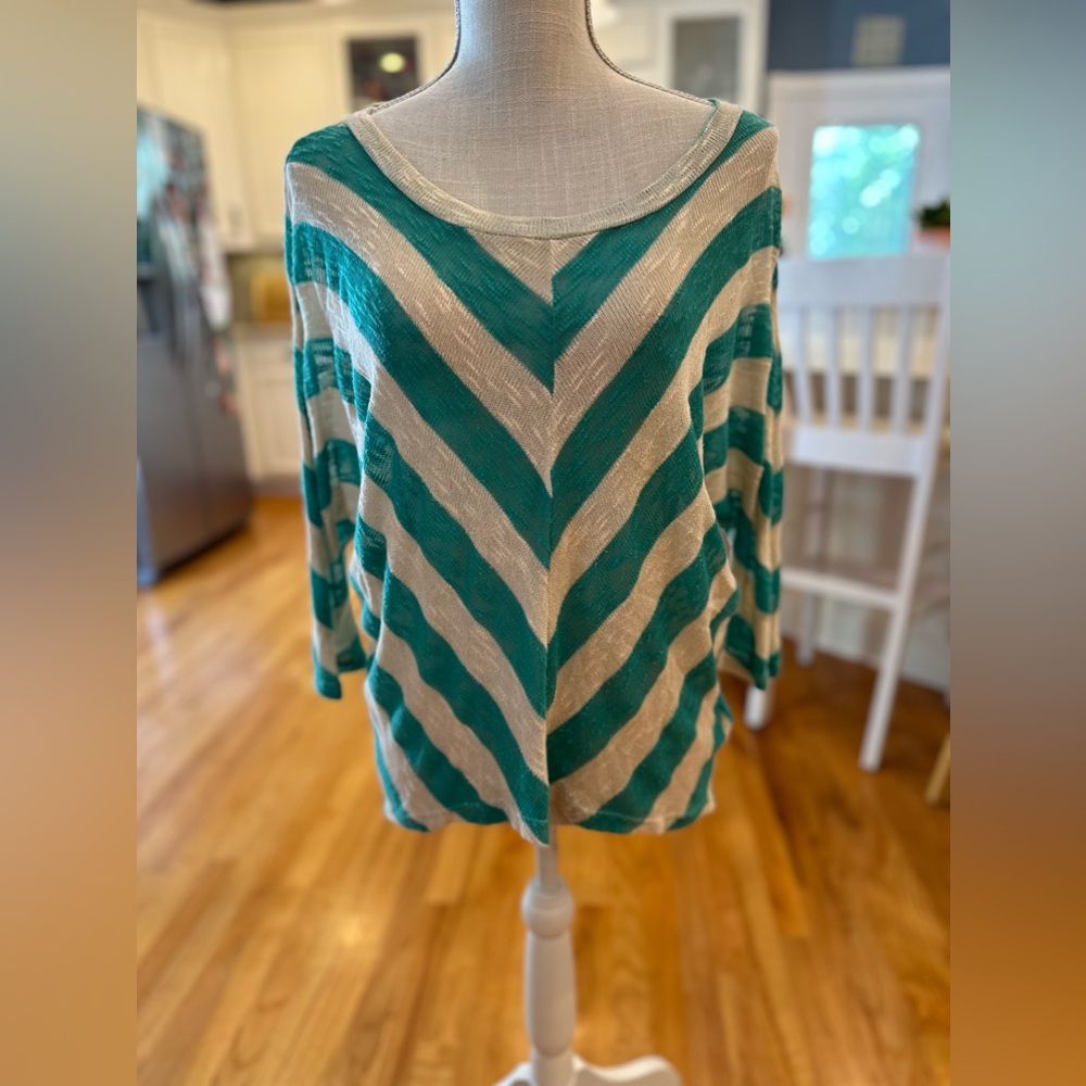 Edge cream and green chevron knit kaftan top